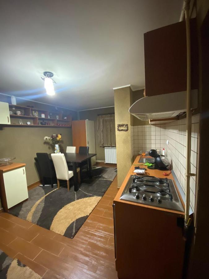 Friend'S House Apartment Pitesti Exterior photo